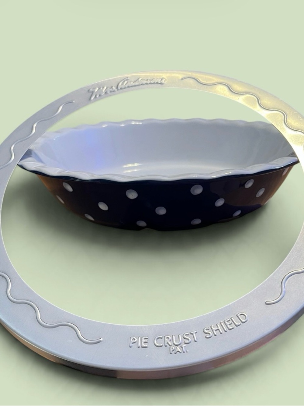 Cook's Tools Polka Dot Deep Dish Pie Stoneware 10.5” & crust shield. NWOT.